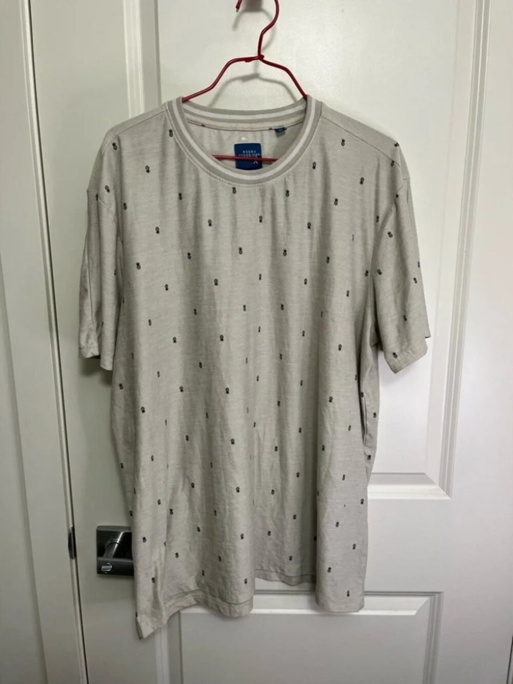 Pineapple print Essex crossing Women Short Sleeve Tee in size XL